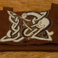 Vlněná taška na opasek s výšivkou - ruskovikinský motiv / Woolen belt bag with embroidered russian-viking motif